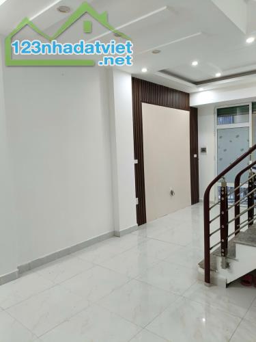 Bán nhà 3 tầng Đằng Hải,Hải An.38m2.Mặt tiền 4,47m.Chỉ 1,85tỷ - 4