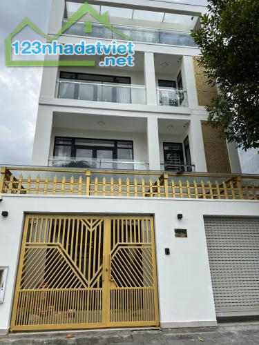 Cho thuê nhà nguyên căn The Everrich 3, Quận 7, 50 triệu, 8 phòng ngủ, LH:0916.808038