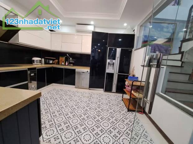 Bán nhà phân lô phố Yên Lãng.  Đống Đa DT 60m2 x 7T. Mặt tiền 6m - 4
