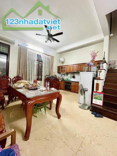 Bán đất tặng nhà Xuân La – Tây Hồ 235m2 MT15m , oto tránh – cách phố 1 nhà , 79 tỷ .