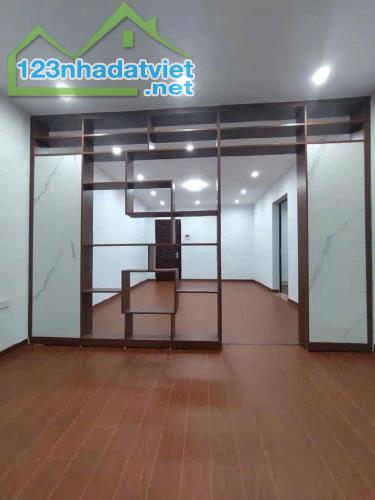 Tập thể Thanh Xuân Bắc, 80m2, lô góc tầng 2, 2 ngủ, chỉ 3,01 tỷ