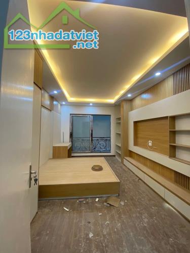 SIÊU HIẾM TÒA NHÀ LÔ GÓC NGÕ QUỲNH, MINH KHAI - XÂY MỚI 5 TẦNG THANG MÁY - OTO 20M - 2