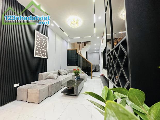 CHỈ NHỈNH 7 TỶ CÓ NHÀ THANH XUÂN -   LUXURY 5 TẦNG XÂY MỚi - FULL NỘI THẤT OTO ĐỖ 10M