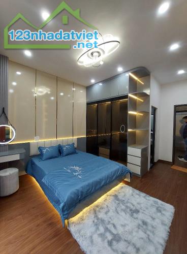 MỚI ĐẸP, Ô TÔ ĐỖ CỬA-Phố Xuân La 40m2/ 6Tầng/ MT 4.1m - 15.35 Tỷ, Ở sướng, KD