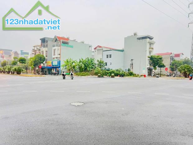 Bán đất ngã 4 Phạm Văn Đồng và Thanh Bình, ph Thanh Bình, TP HD, 102m2, mt 6m, KD đắc địa