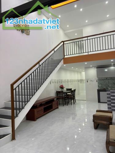 Nhà 100m2 – 3 Phòng Ngủ kiên cố - Miếu Bông – 2 tỷ 490