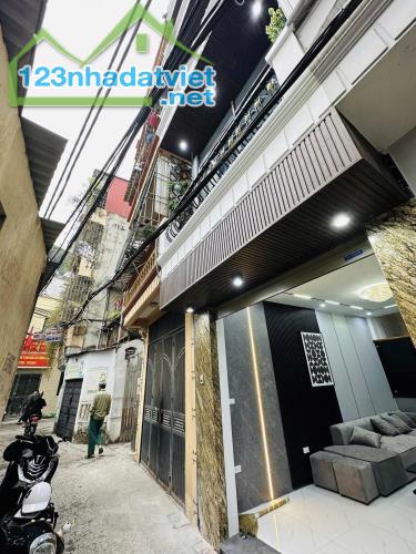 Bán nhà riêng tại Ngõ 77 Bùi Xương Trạch, 5 Tầng, 7,5 tỷ, 34m2, 5PN, 5WC, giá siêu hời!