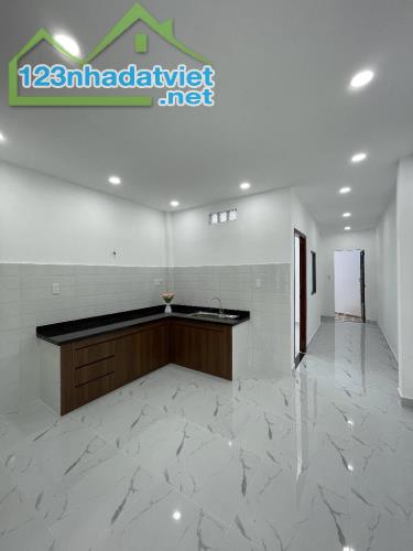 B.ÁN NHÀ QUANG TRUNG P11 GV - GIÁP BV & CA QUẬN - DT 77M² - 2 TẦNG LẦU CHỈ HƠN 6 TỶ : - 3