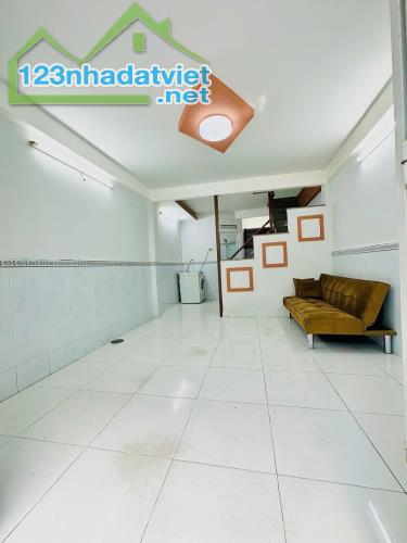 Bán nhà riêng 32m2 2 tầng Bùi Minh Trực phường 5 quận 8 chỉ nhỉnh 3 tỷ