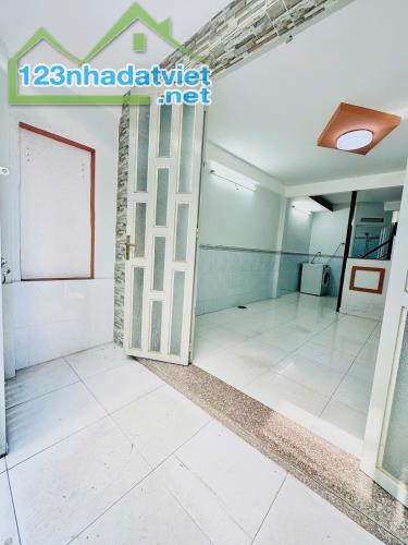 Bán nhà riêng 32m2 2 tầng Bùi Minh Trực phường 5 quận 8 chỉ nhỉnh 3 tỷ - 1