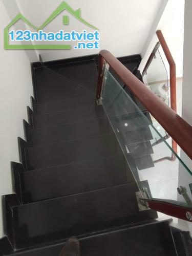 BÁN NHÀ DƯỚI 3 TỶ HUỲNH TẤN PHÁT, QUẬN 7. DT: 6 X 6M, 2 LẦU, MÁI ĐÚC BTCT - 3