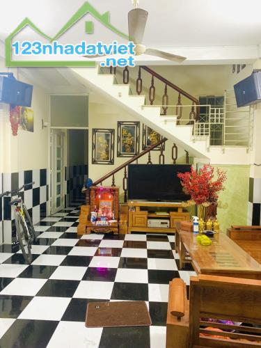 NHÀ ĐẸP 2 Tầng Giá Chỉ 3 Tỷ 7 SHR Hẻm Xe Hơi Đông Hưng Thuận Nguyễn Văn Quá Quận 12 Sát - 4