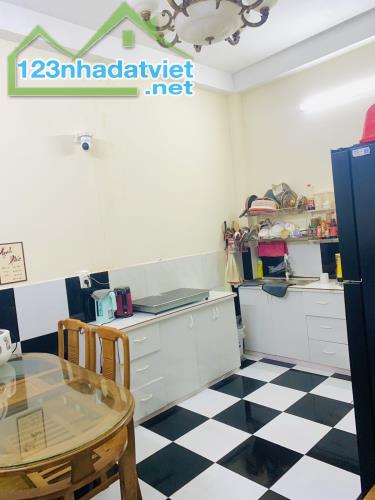 NHÀ ĐẸP 2 Tầng Giá Chỉ 3 Tỷ 7 SHR Hẻm Xe Hơi Đông Hưng Thuận Nguyễn Văn Quá Quận 12 Sát - 1