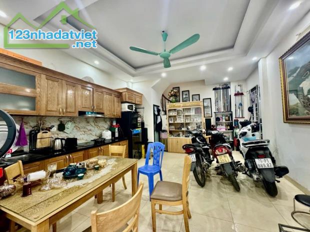Bán nhà 5 tầng lô góc phố Hồ Tùng Mậu, Ngõ nông, Gần mặt phố, 3 thoáng, Tặng full nội thất - 2