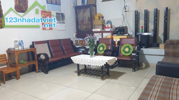 Gấp bán nhà Quận 1, dt 105m2, giá 30 tỷ, Mặt tiền thông Trần Nhật Duật.