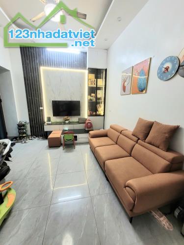 💥Bán Nhà Nguyễn Trãi, Gần Royal City, 4 Tầng, 3 Ngủ, Giá Hơn 4 Tỷ ( Chính Chủ )