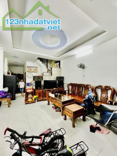 CỰC HIẾM! Nhà 3 tầng, hẻm ô tô thông, 54m2, Tân Thới Hiệp 20, Q12, chỉ 4,85 tỷ. - 4