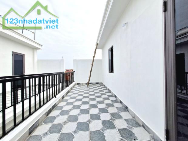 Bán Nhà Thượng Cát - Bắc Từ Liêm, 30m2*4,5Tầng. Ngõ nông ôtô đỗ gần trường học, chợ dân.