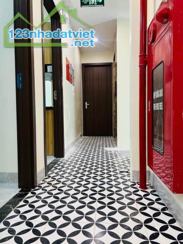 Bán tòa CHDV dòng tiền 3 tỷ 1 năm - Xuân La - 250m2 x 9T - Tầng hầm thang máy - 15m ra Phố - 1