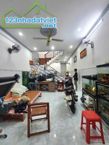 NHÀ BÁN QUANG TRUNG GV - GẦN CHỢ ĐÊM HẠNH THÔNG TÂY & CV LÀNG HOA - HXH VÀO NHÀ - DT 60M² - 1