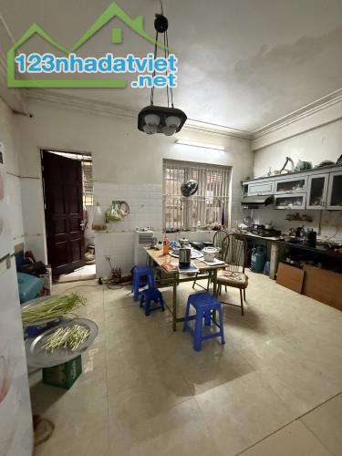 MẶT ĐƯỜNG NGUYỄN KHANG. 100 m2, 4 tầng, mt 5,2m, giá 22 tỷ. BÁN ĐẤT TẶNG NHÀ. Q, CẦU GIẤY. - 2