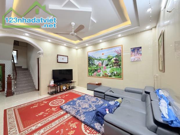 Bán nhà Bát Khối, lô góc, ngõ thông, ô tô tránh - DT 78m2, 4 tầng, 9.3m - Chào 14.3 tỷ. - 2
