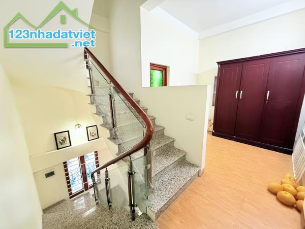 Bán nhà Bát Khối, lô góc, ngõ thông, ô tô tránh - DT 78m2, 4 tầng, 9.3m - Chào 14.3 tỷ. - 4