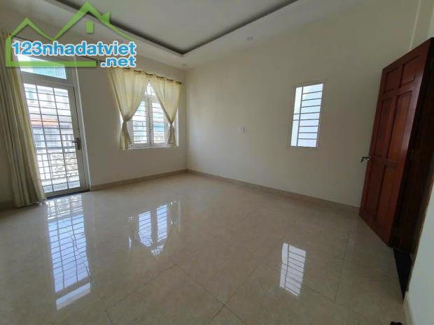 bán nhà q12 tphcm ,1 trệt 3 lầu. 6x11 hẻm xe tải 6m - 2