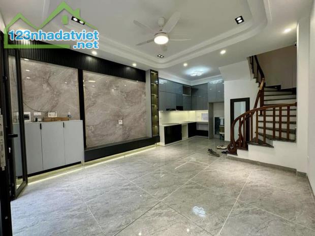 Bán nhà Thạch Bàn 34m 5tầng MT 4,5m Full Nội Thất 5,45tỷ - 1