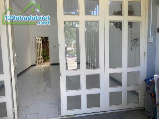 Rẻ nhất khu hòn xện. BÁN ĐẤT TẶNG NHÀ NHƯ HÌNH đối diện công viên, d60m2 , giá bán 2 ty690 - 1