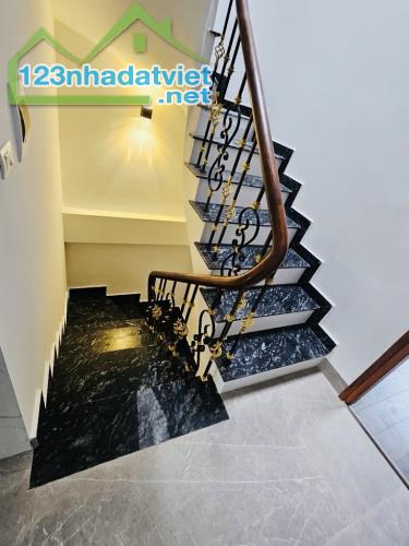 NHƯỢNG NHÀ PHỐ KIM NGƯU - PHÂN LÔ - GARA - THANG MÁY - 60M2 X 6T - SĐCC - 1X TY. - 3