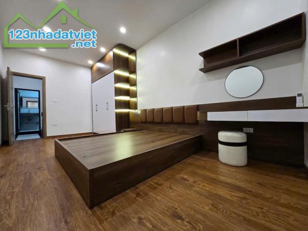 PHỐ TRÍCH SÀI- LÔ GÓC-3 THOÁNG- 2 MT- Ô TÔ ĐỖ CỬA- 10M RA ĐẾN HỒ TÂY- GIÁ 16.8Tỷ - 2