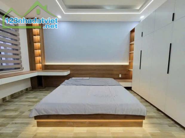 VỀ QUÊ CẦN CHUYỂN NHƯỢNG NHÀ GẦN UBND QUẬN BẮC TỪ LIÊM —45M—4TẦNG, 1 TUM —GIÁ  ĐẦU TƯ