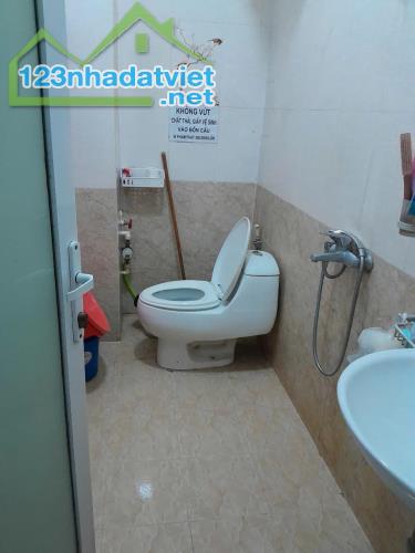 🏠 Bán Tòa Nhà Dòng Tiền - Ngõ ô tô 126 Hoàng Quốc Việt - 8 Tầng - Thu 95tr/th - Giá: - 4