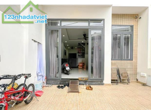 NHÀ XE HƠI ĐẬU TRƯỚC CỬA ĐƯỜNG NGUYỄN THỊ THẬP, Q7 – CHỈ TỪ 7,6 TỶ
