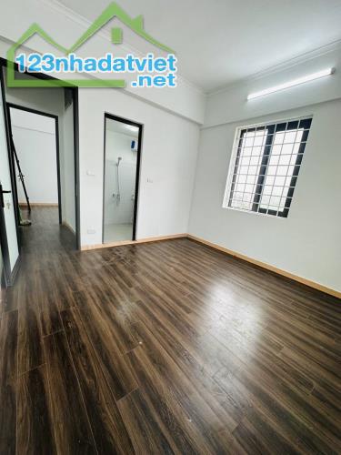 Bán nhà CC N 9 Đồng Tàu, HN, DT 70 m2, giá bán 3.58 tỷ 🔥Mô tả: ☀️ Nhà tầng trung, Nhà khu - 1