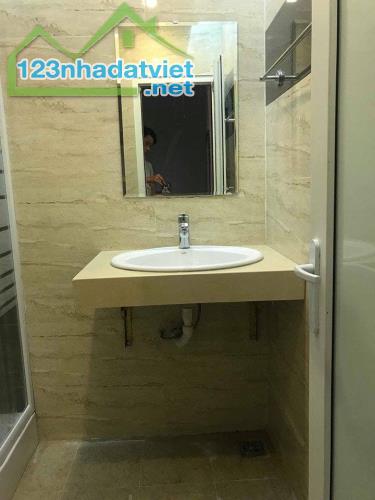Bán nhà riêng phố Bùi Xương Trạch, Thanh Xuân. Dt 38 m2 x 2T x Mt 3,5m. Thoáng đẹp ở ngay.
