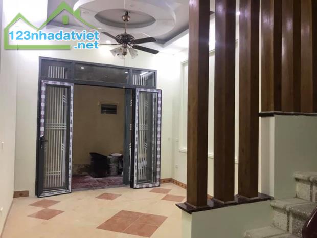 Bán nhà riêng phố Khương Hạ, Thanh Xuân. Dt 39 m2 x 2T x Mt 3,4m. Thoáng đẹp ở ngay.