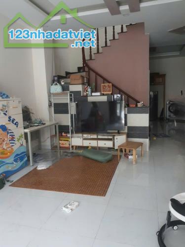 BÁN GẤP NHÀ LÊ VĂN KHƯƠNG QUẬN 12-70M2, 3TẦNG NGANG 5M, XE HƠI VÀO NHÀ CHỈ 5 TỶ 500 - 1