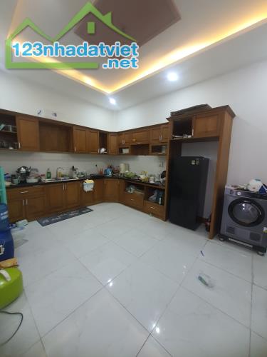 BÁN GẤP NHÀ LÊ VĂN KHƯƠNG QUẬN 12-70M2, 3TẦNG NGANG 5M, XE HƠI VÀO NHÀ CHỈ 5 TỶ 500 - 3