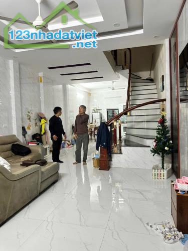 Bán Nhà Thụy Phương 73m x 3 Tầng Mt 4.6m Giá 7.7 tỷ.