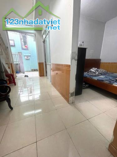 ♣ Nhà sau Lưng MT Lý Thái Tổ, 45m2, 2 tầng cứng cáp, sạch đẹp, 2.35 tỷ - 2