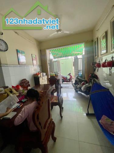 Bán nhà HXH Hương Lộ 2, Quận Bình Tân, kế Quận Tân Phú, 42m2 chỉ 3 tỷ hơn