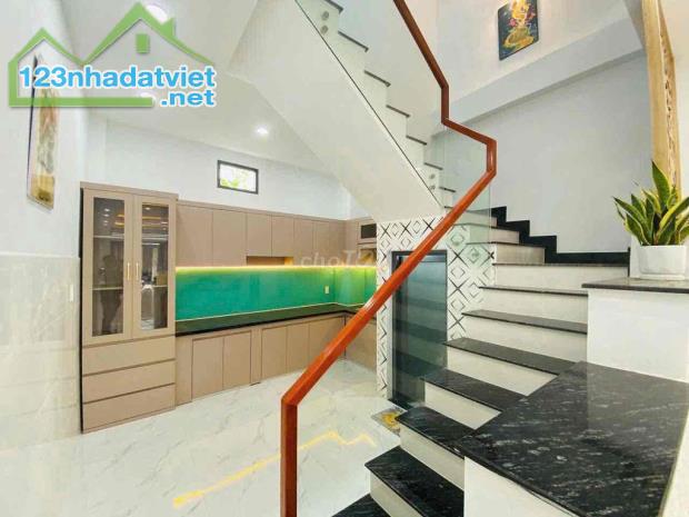 BÁN NHÀ GÓC 2 MẶT TIỀN,THUẬN TIỆN CHO KINH DOANH MUA BÁN CUỐI ĐƯỜNG TÂN KỲ TÂN QUÝ  1.750