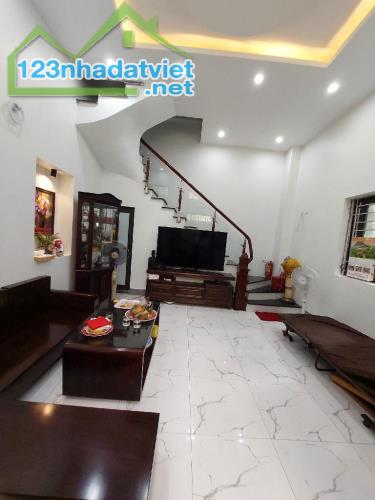 Dương Văn Bé 40m2 5 tầng lô góc , ngõ thông gần phố. Giá 7 tỷ - 1