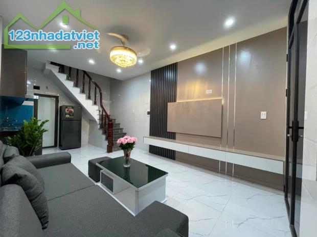 Bán Nhà Đẹp Kim Giang 28m2, 5 Tầng, 3 Ngủ, Ở Ngay, Ngõ Thông, Gần Ôtô, Giá Hiếm, Vừa Tầm