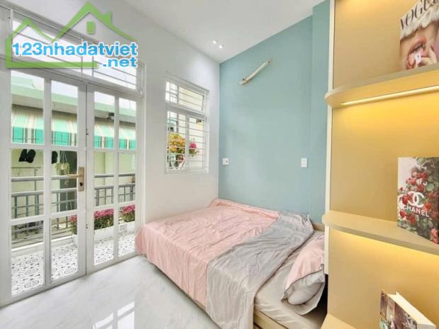 Bán Nhà khu Nguyễn Văn Nghi, Chợ Gò Vấp 30m2 Nhỉnh 3 Tỉ