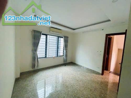 Lê Hồng Phong Hà Đông, nhà đẹp, Ô tô qua nhà, Vài bước ô tô tránh, kinh doanh 50m2, 7.15tỷ
