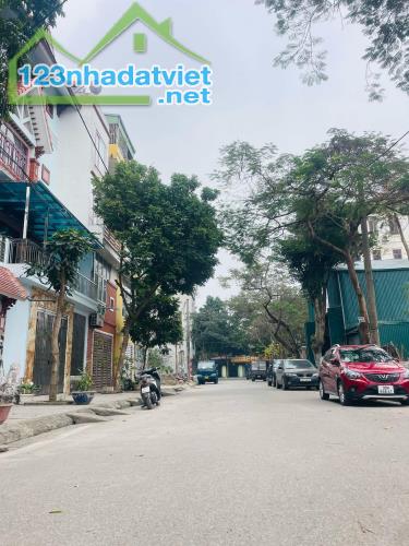BÁN ĐẤT PHÂN LÔ THƯỢNG THANH LONG BIÊN 240M2, MT12M VỈA HÈ KINH DOANH 2X TỶ