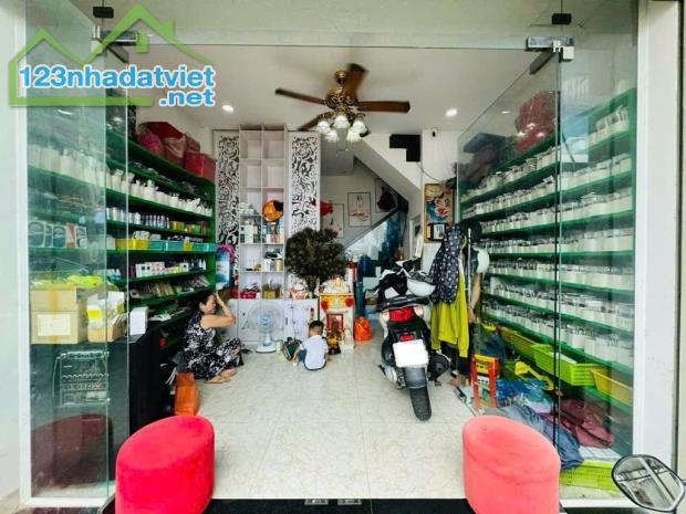 TÂN PHÚ - ĐƯỜNG SỐ 27 - KẾ BÊN ĐH CÔNG THƯƠNG - XE HƠI ĐẬU CỬA - SỔ 2025 - 3 TẦNG - 3.59 T